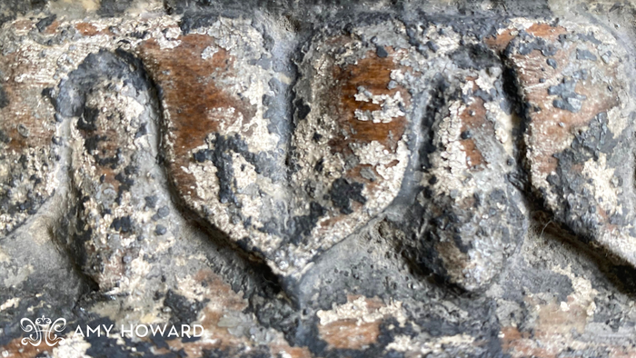 DIY Cracked & Grody Furniture Finish Perfect For Textured Pieces!