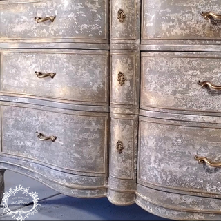 DIY An Authentic Aged Chippy Furniture Finish